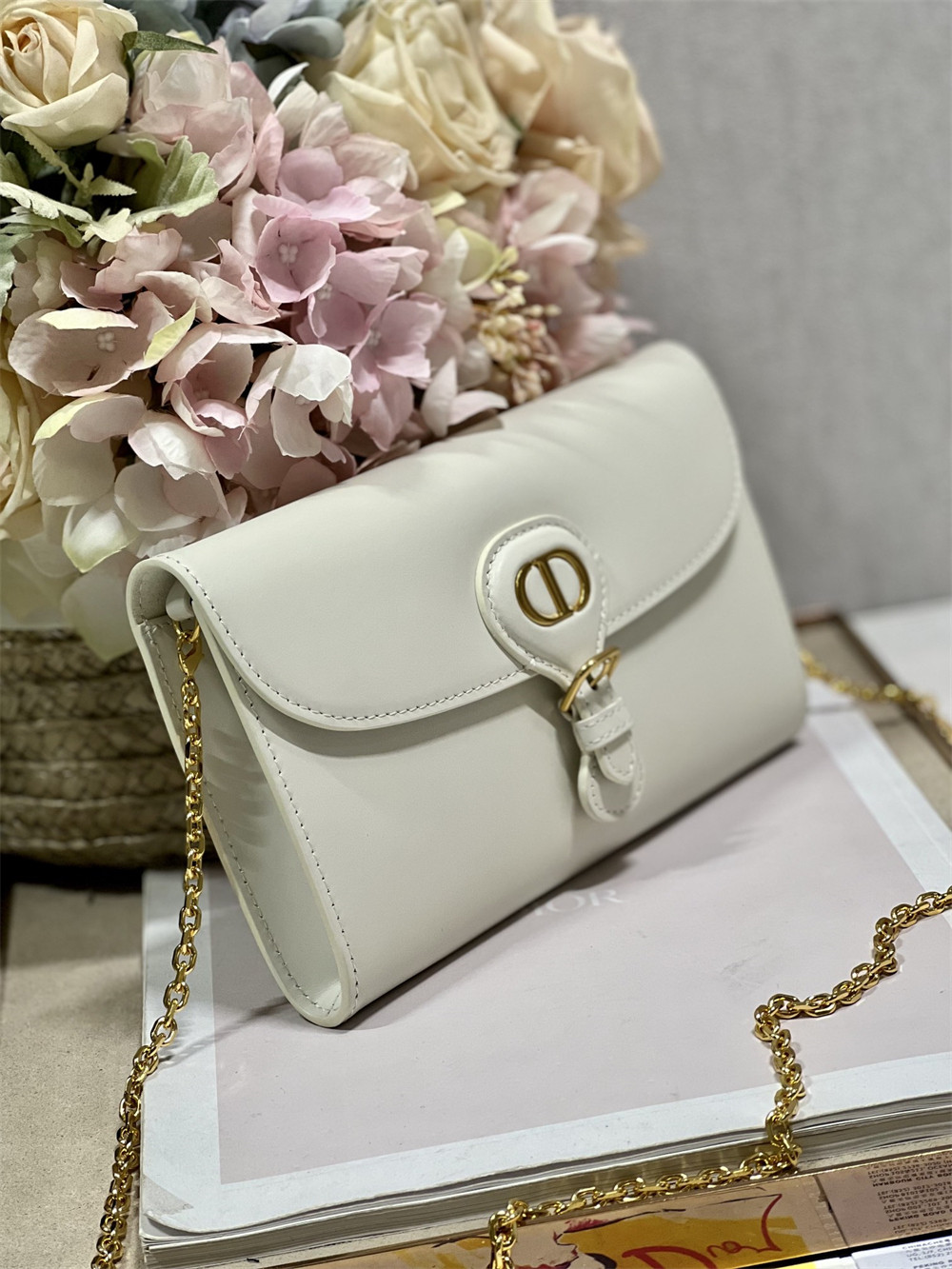 D10r BOBBY EAST-WEST POUCH WITH CHAIN Latte Smooth Calfskin White