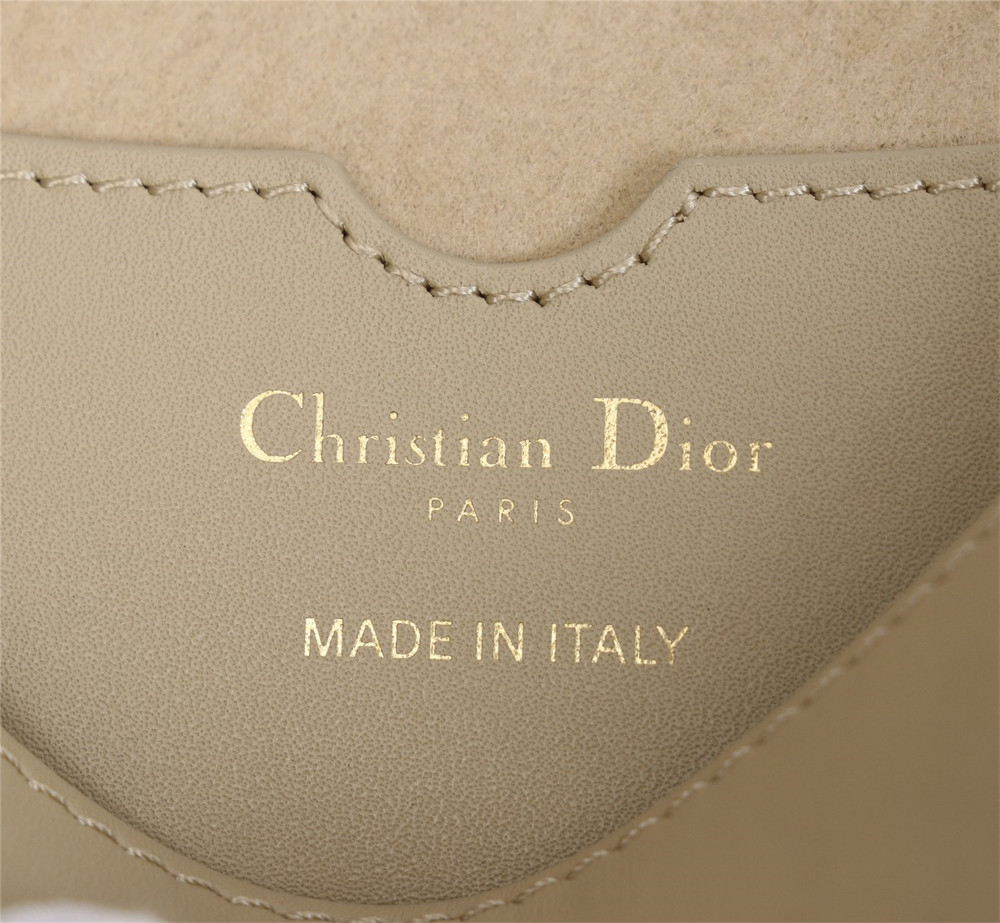 MEDIUM D10r BOBBY BAG Beige Box Calfskin