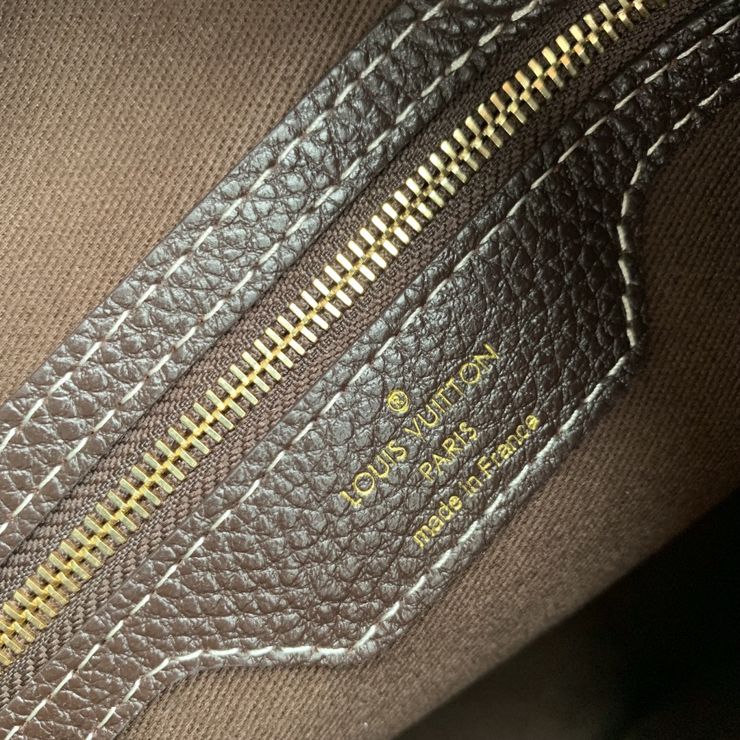LV PETIT BUCKET M42238