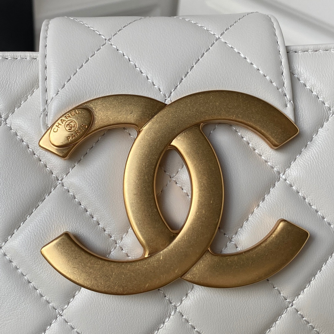 Ch**el BAGUETTE BAG WHITE 4.5 × 9.4 × 1.8 in