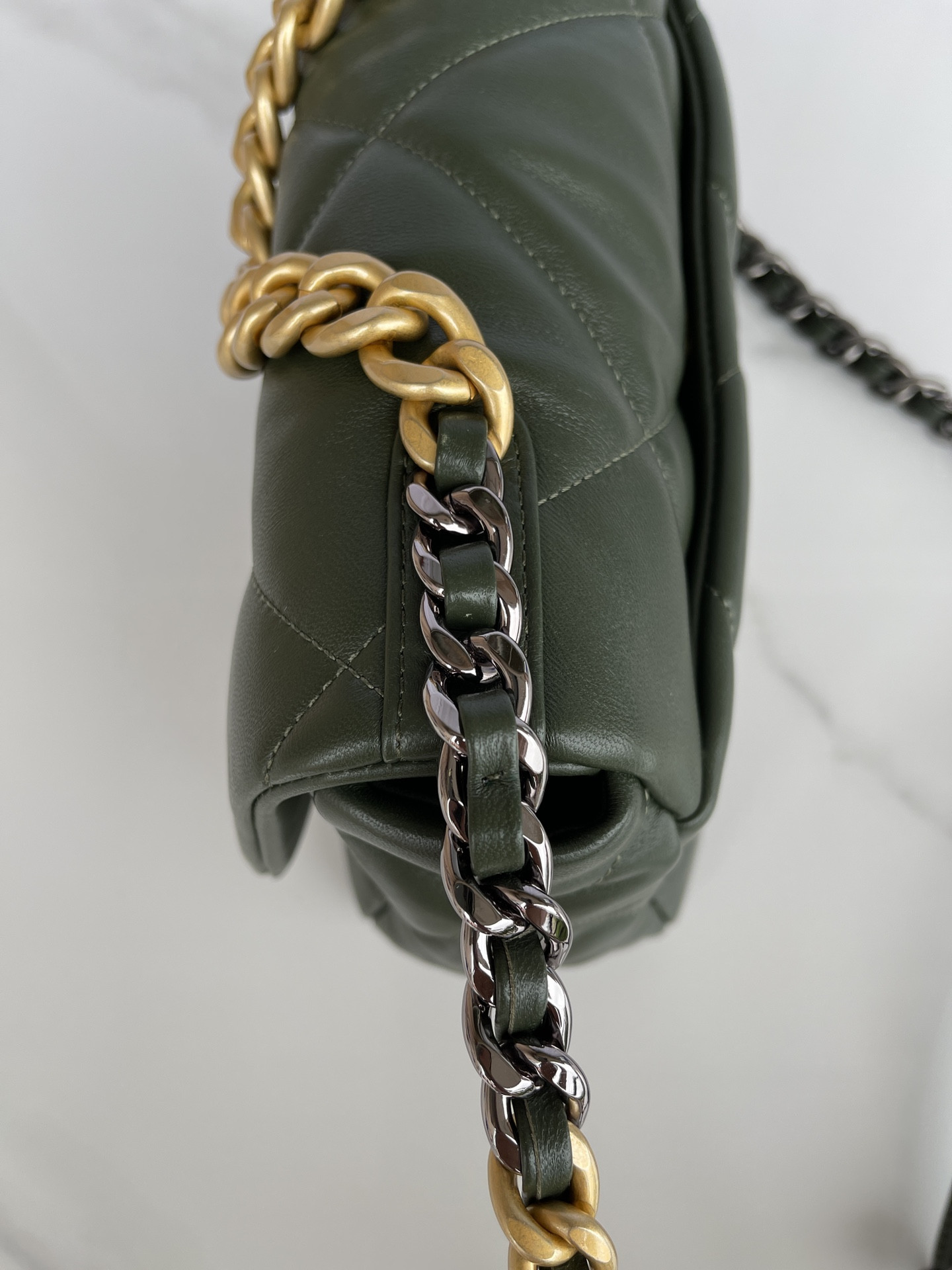Ch**el 19 HANDBAG Shiny Leather, Gold-Tone, Silver-Tone & Ruthenium-Finish Metal Dark Green 6.2 × 10.1 × 3.5 in