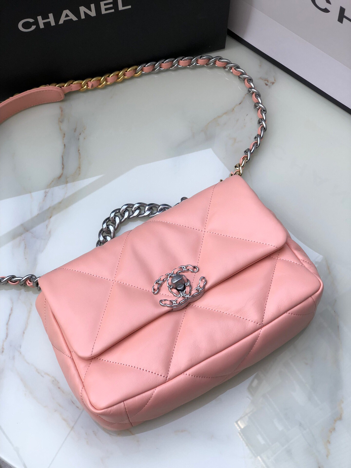 Ch**el 19 HANDBAG Shiny Leather, Gold-Tone, Silver-Tone & Ruthenium-Finish Metal Light Pink 6.2 × 10.1 × 3.5 in