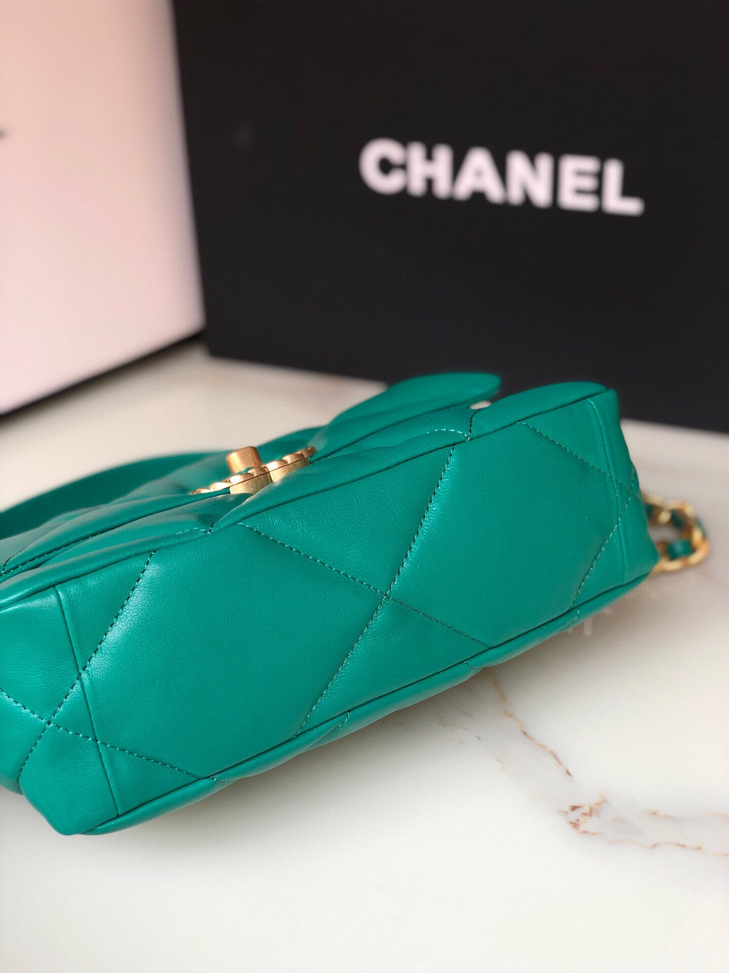 Ch**el 19 HANDBAG Shiny Leather, Gold-Tone, Silver-Tone & Ruthenium-Finish Metal Green 6.2 × 10.1 × 3.5 in