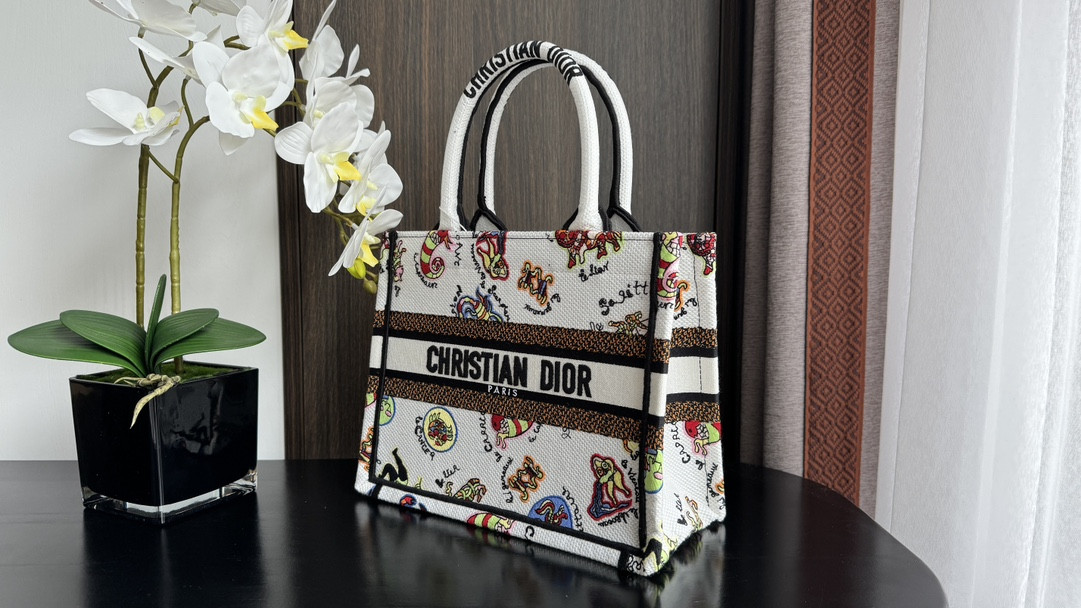 Small D10r BOOK TOTE WHITE MULTICOLOR DRAGON ZODIAC EMBROIDERY 10.5 x 8.5 x 5.5 inches