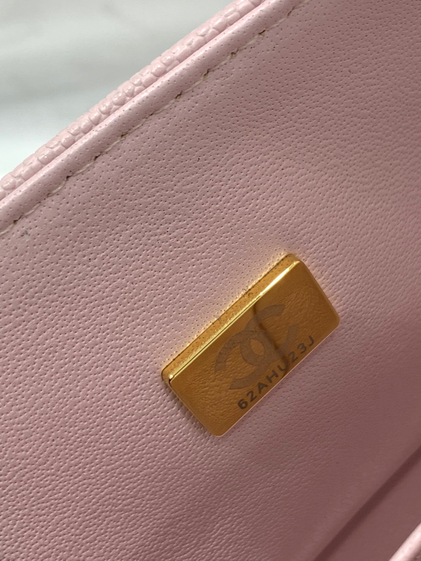 Ch**el CLASSIC HANDBAG GRAINED CALFSKIN & GOLD-TONE METAL LIGHT PINK 6 × 9.9 × 2.5 in