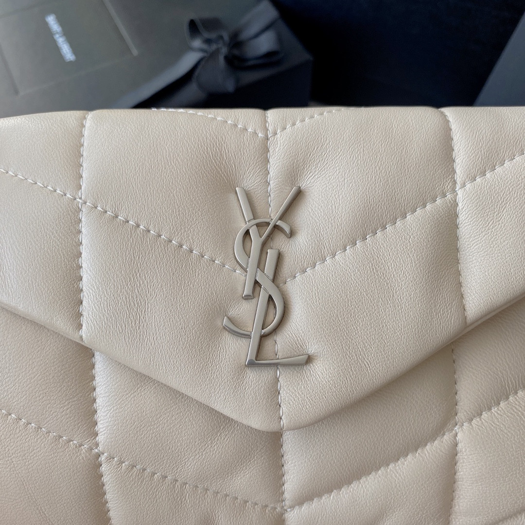 Y51 PUFFER IN LEATHER WHITE SILVER 23 X 15.5 X 5.8 CM