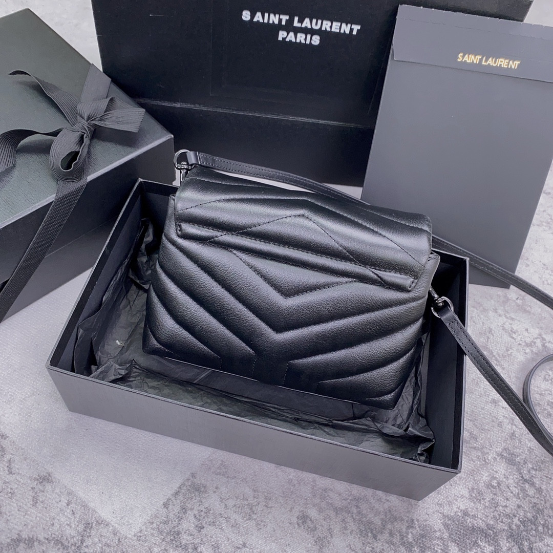 Y51 TOY LOULOU IN QUILTED LEATHER ALL BLACK 7.9 X 5.5 X 3 INCHES
