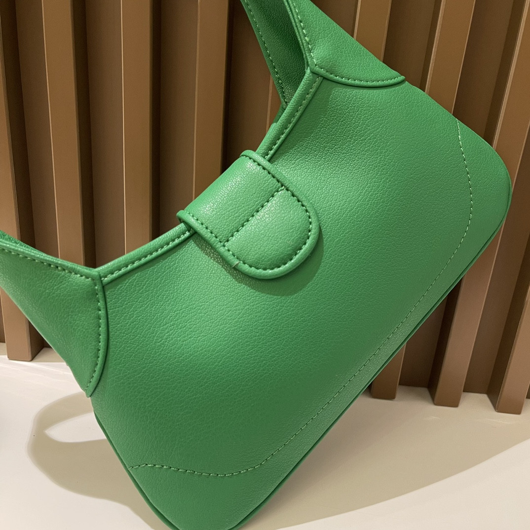 Gvc*1 APHRODITE SHOULDER BAG GREEN 27 X 13.5 X 2 cm