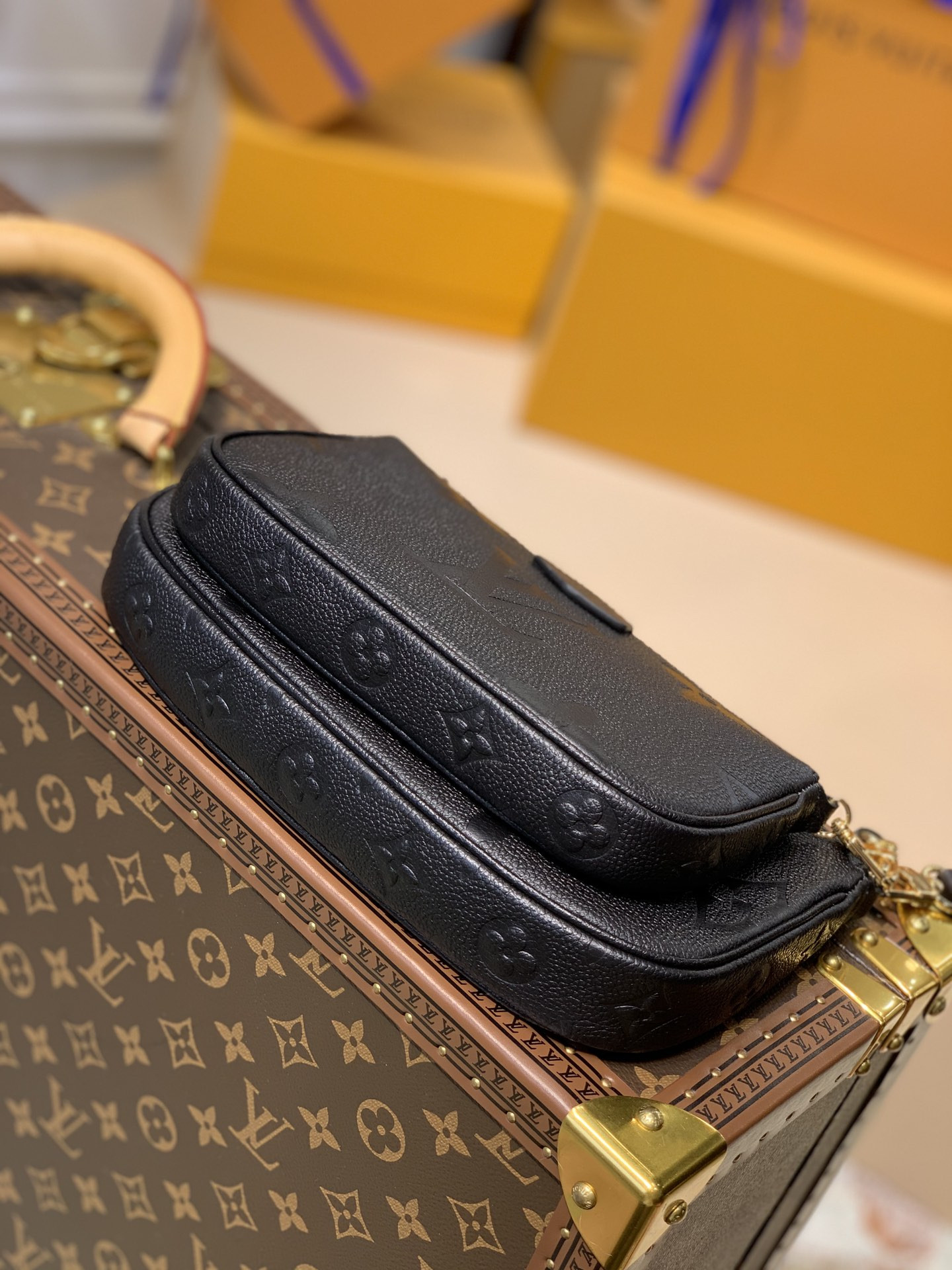 L0vis Vvtt0n M80399 Multi Pochette Accessoires 9.4 x 5.3 x 1.6 inches