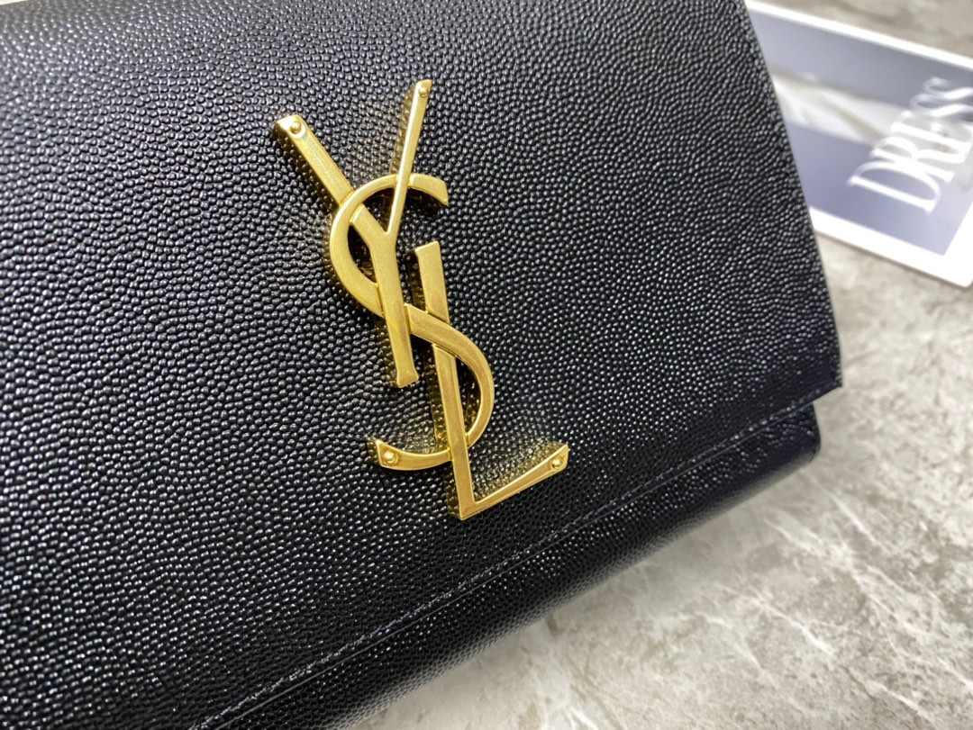 Y51 KATE MEDIUM  IN GRAIN DE POUDRE EMBOSSED LEATHER 9.4 X 5.7 X 2.1 INCHES