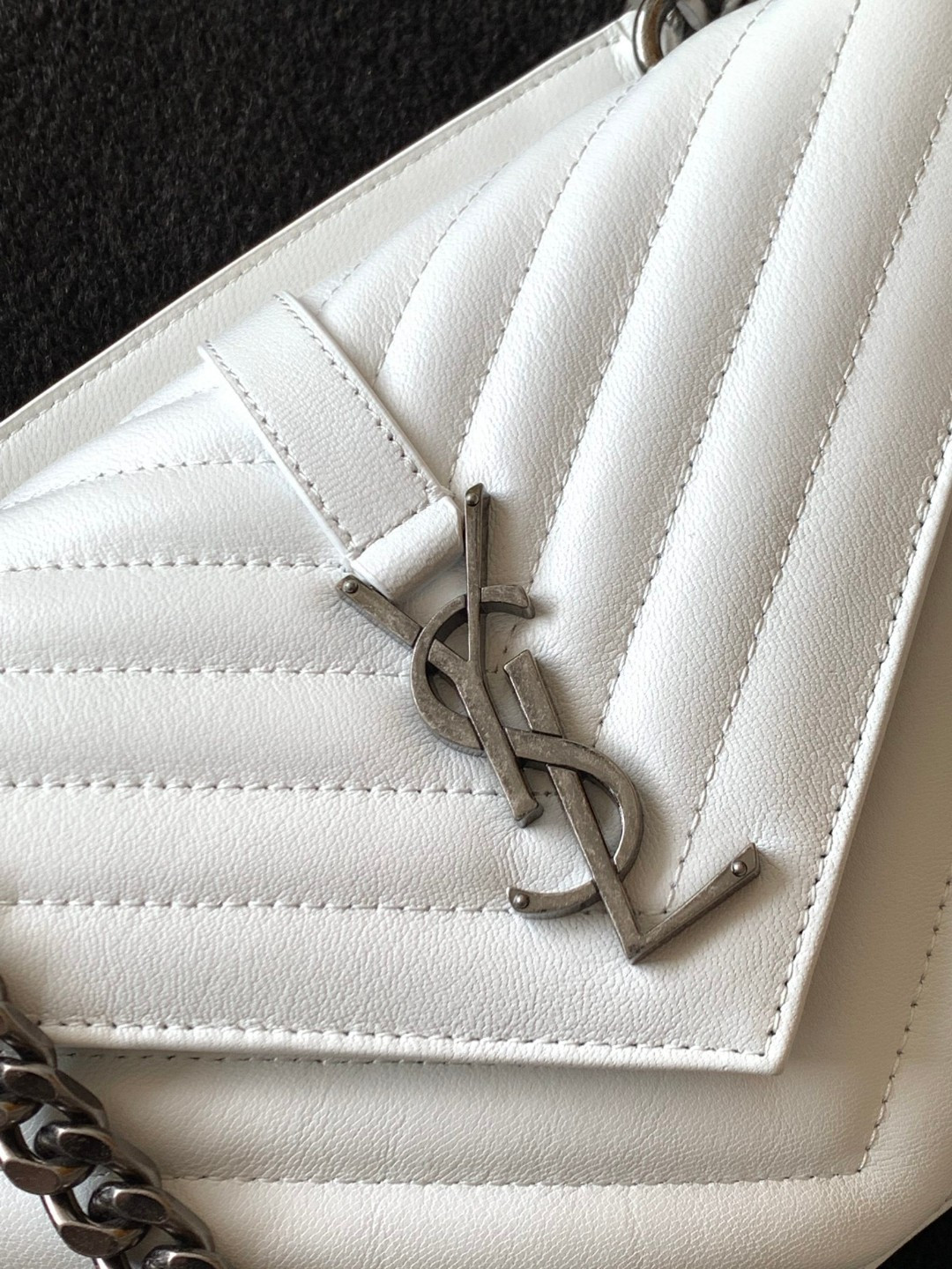 Y51 COLLEGE MEDIUM IN QUILTED LEATHER white silver 9.4 X 6.6 X 2.5 INCHES