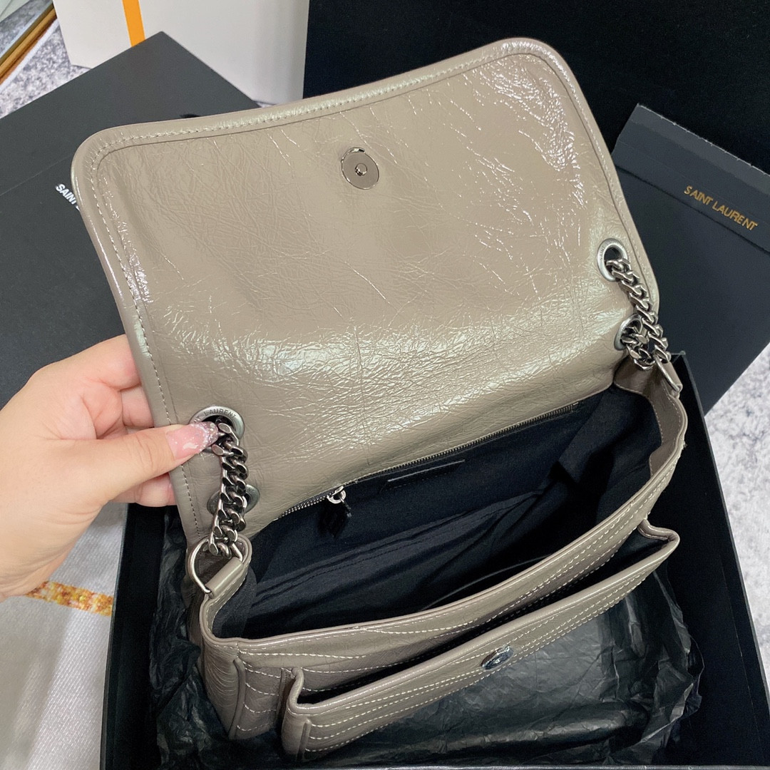 Y51 NIKI MEDIUM IN VINTAGE LEATHER LIGHT GRAY 11 X 7.8 X 3.3 INCHES