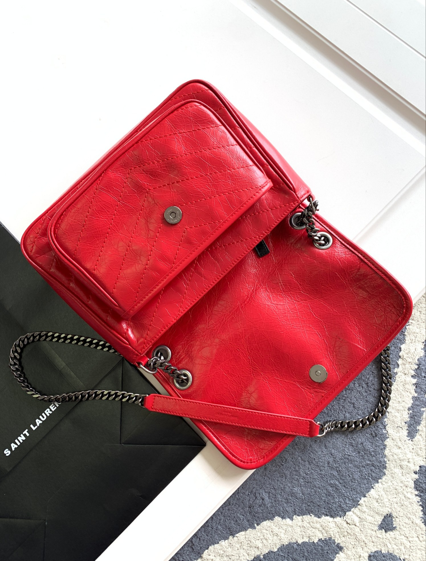 Y51 NIKI MEDIUM IN VINTAGE LEATHER SHINY RED 11 X 7.8 X 3.3 INCHES