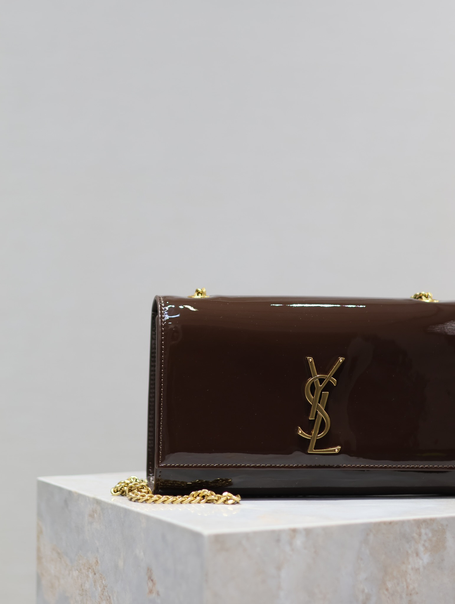 Y51 KATE MEDIUM IN SHINY LEATHER BROWN 9.4 X 5.7 X 2.1 INCHES