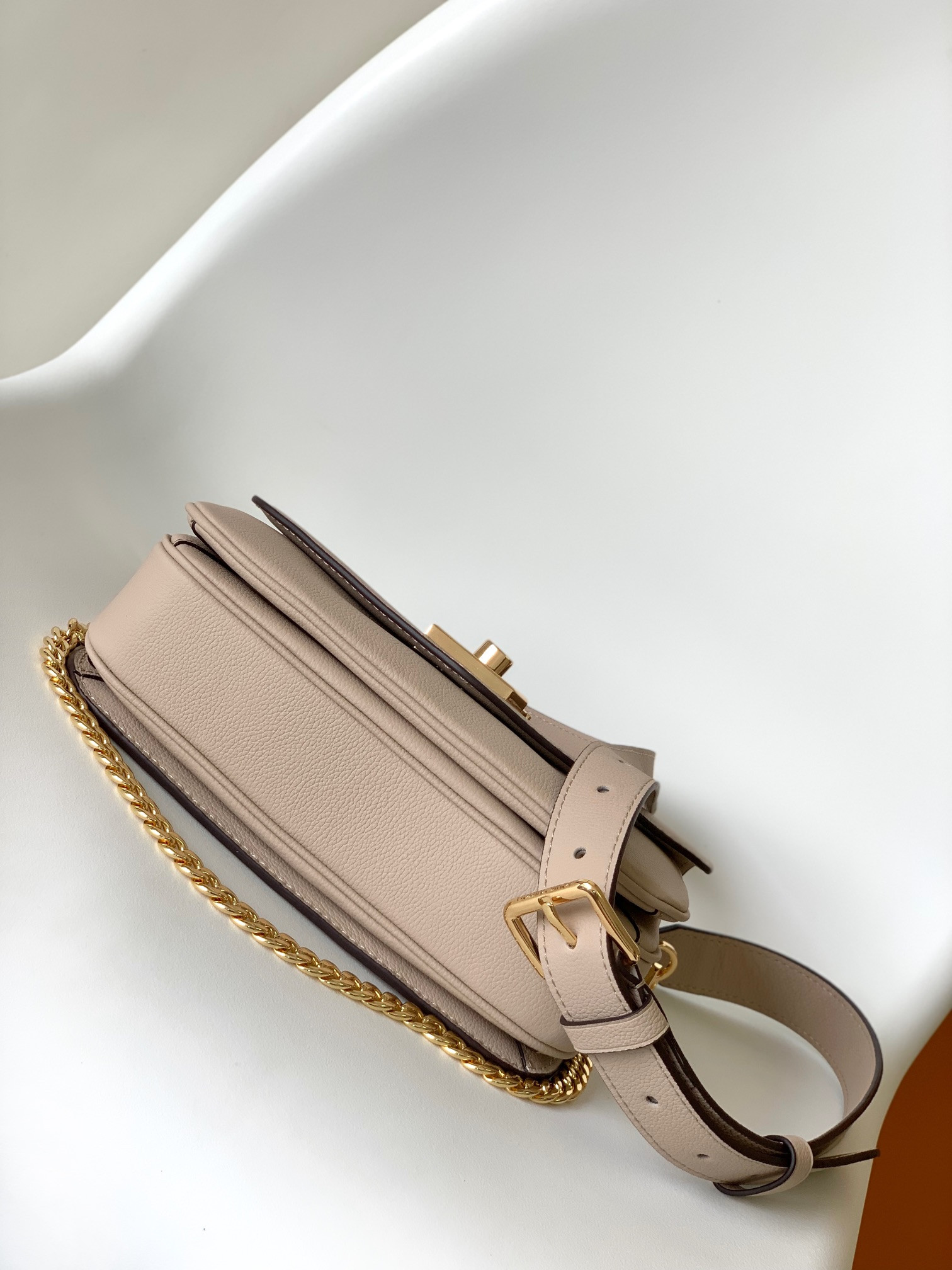 lv m22792 oxF0rd 8.7 x 6.3 x 3.7 inches