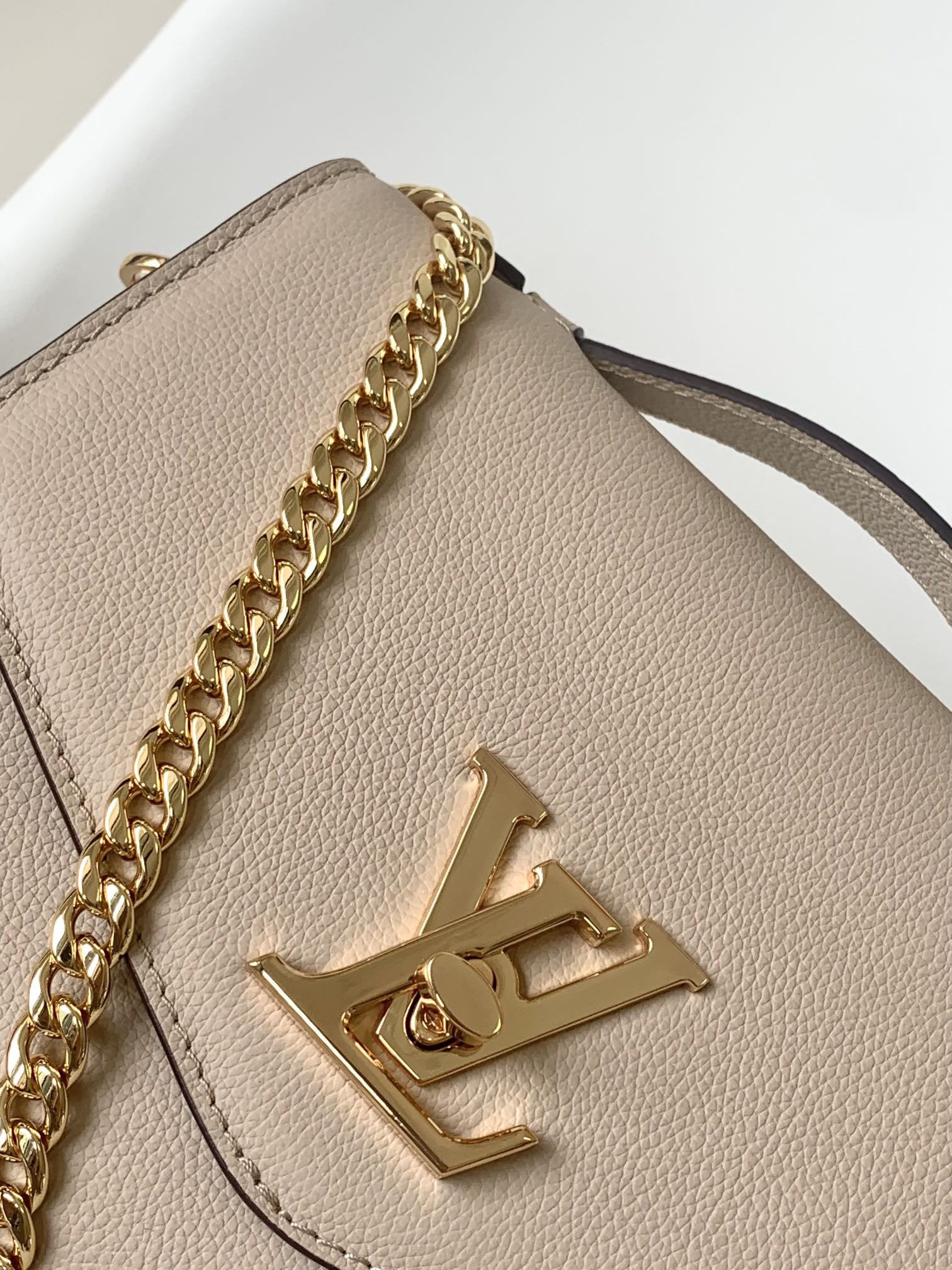 lv m22792 oxF0rd 8.7 x 6.3 x 3.7 inches