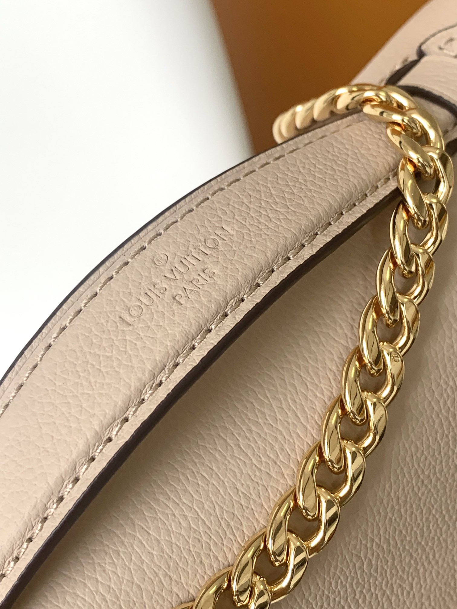lv m22792 oxF0rd 8.7 x 6.3 x 3.7 inches