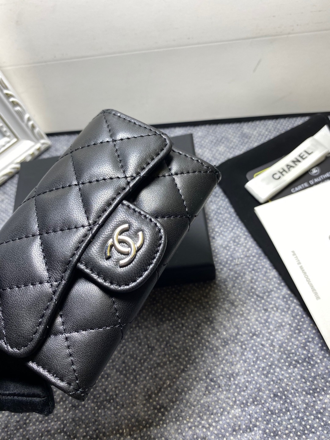 Ch**el card holder 11.3 x 7.5 x 2.5 cm