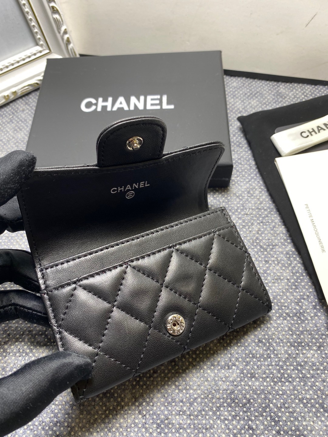 Ch**el card holder 11.3 x 7.5 x 2.5 cm