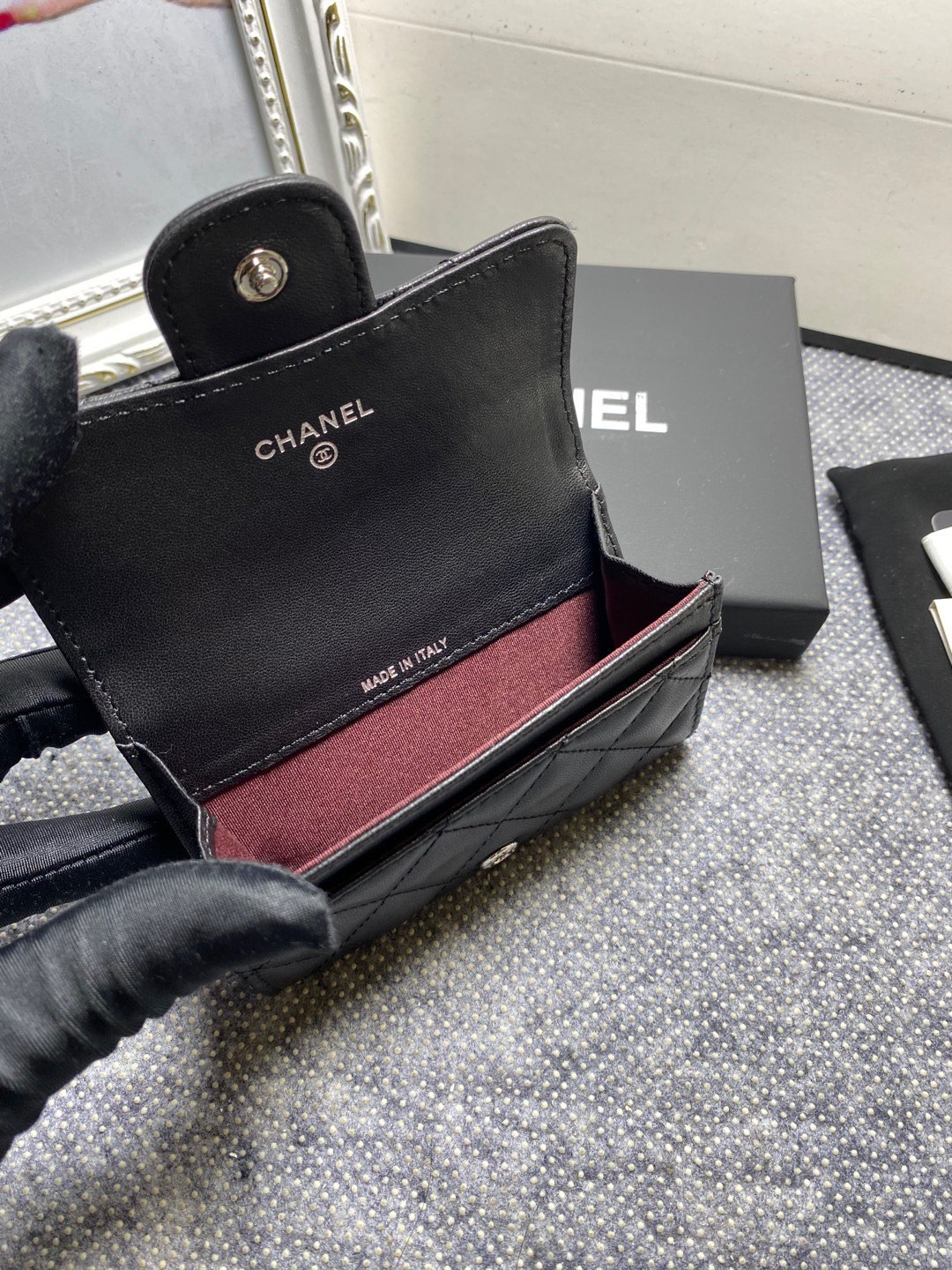 Ch**el card holder 11.3 x 7.5 x 2.5 cm