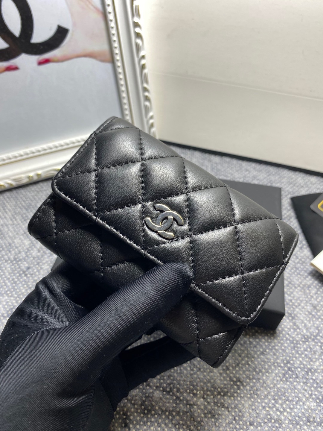Ch**el card holder 11.3 x 7.5 x 2.5 cm