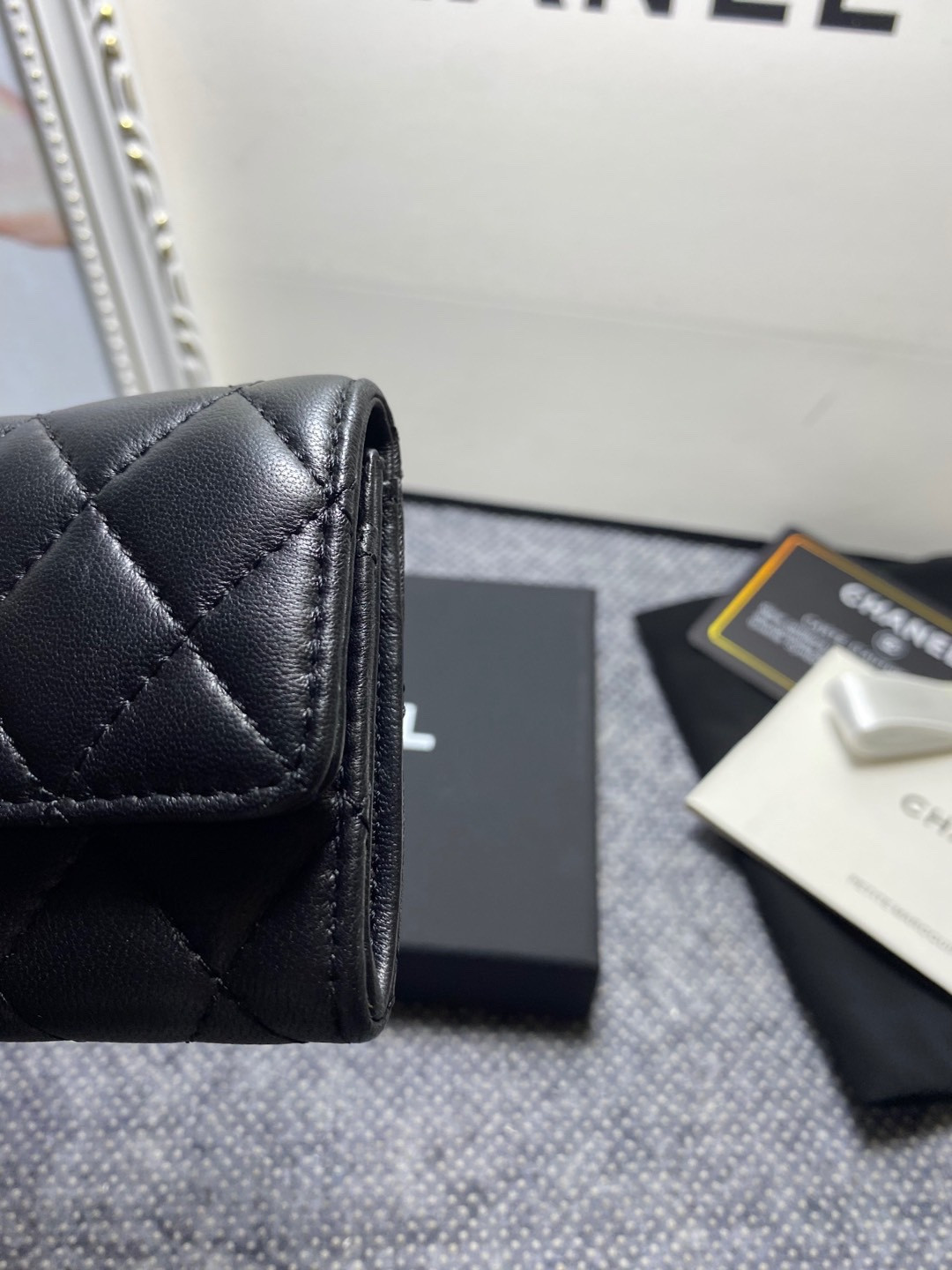 Ch**el card holder 11.3 x 7.5 x 2.5 cm