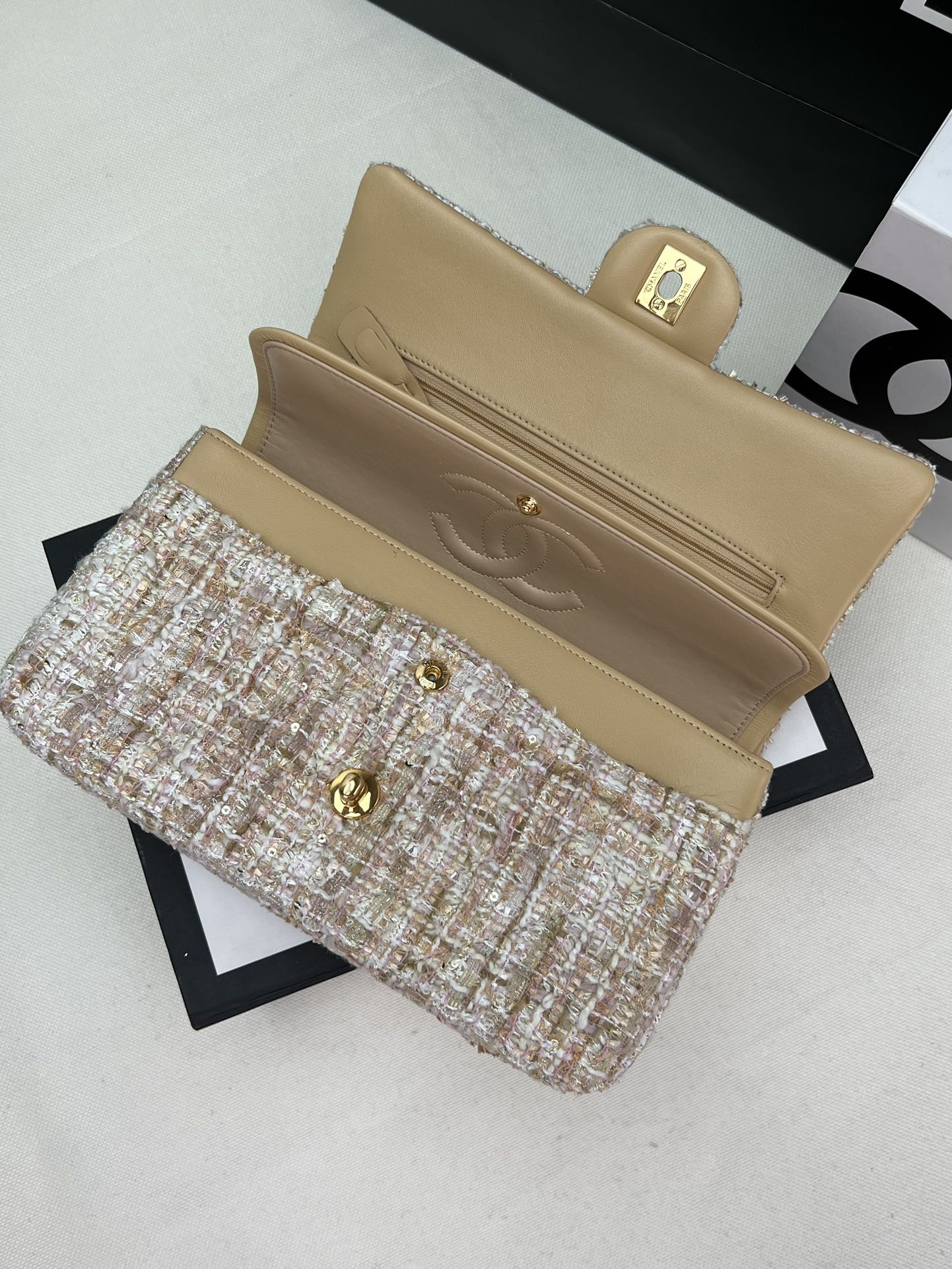 Ch**el CLASSIC 11.12 HANDBAG Tweed & Gold-Tone Metal   6 × 9.9 × 2.5 in