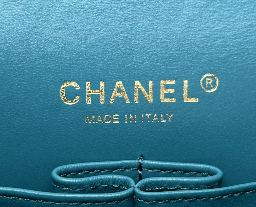 Ch**el CLASSIC 11.12 HANDBAG Tweed & Gold-Tone Metal   6 × 9.9 × 2.5 in