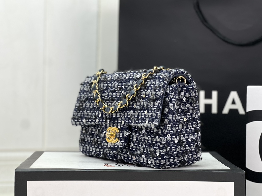 Ch**el MINI CLASSIC 11.12 HANDBAG Tweed & Gold-Tone Metal 4.7 × 7.8 × 2.3 in