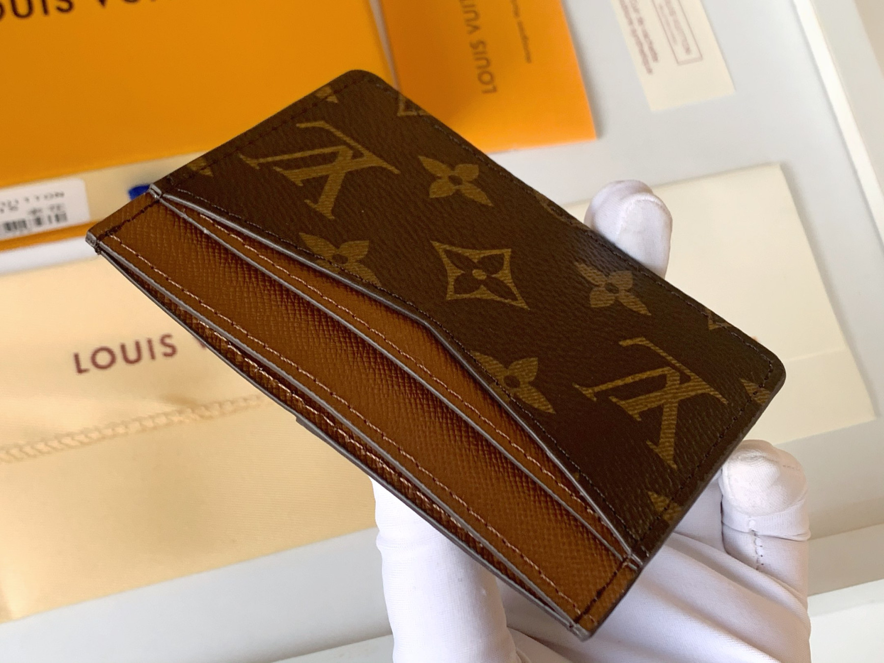 L0vis Vvtt0n LV Card Holder  8x11CM