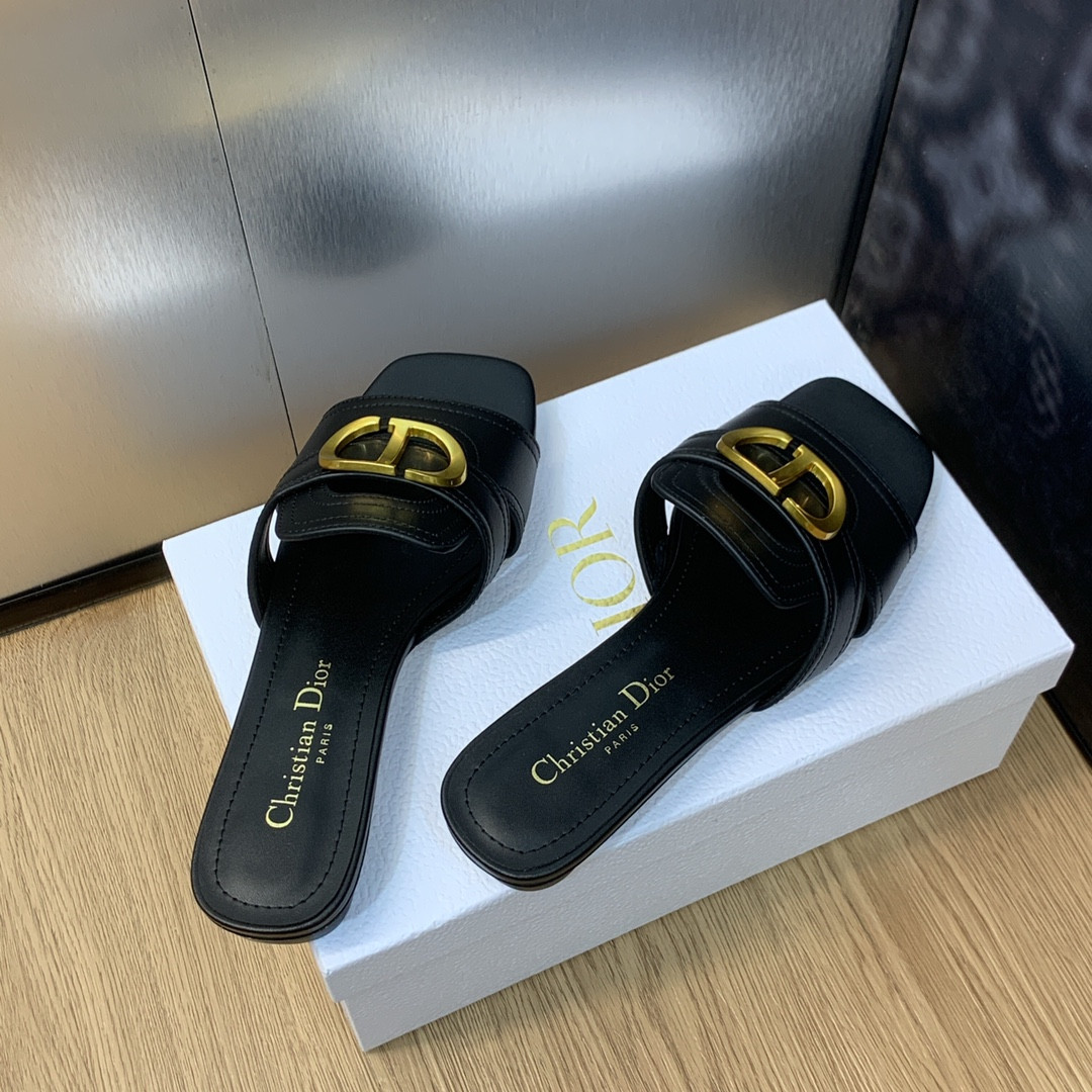 UA D10r 30 Montaigne Slide