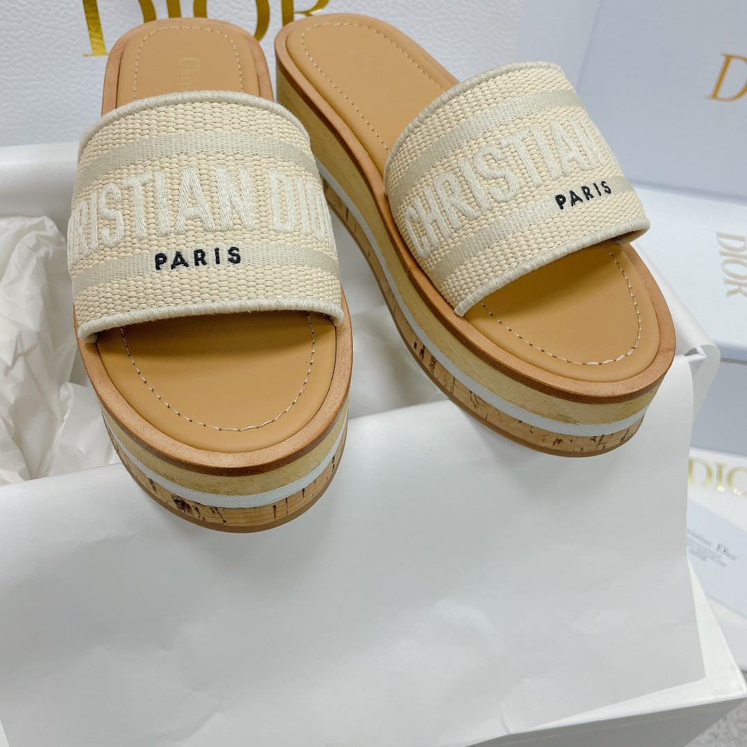 UA D10riviera Dway Platform Slide White Embroidered Cotton