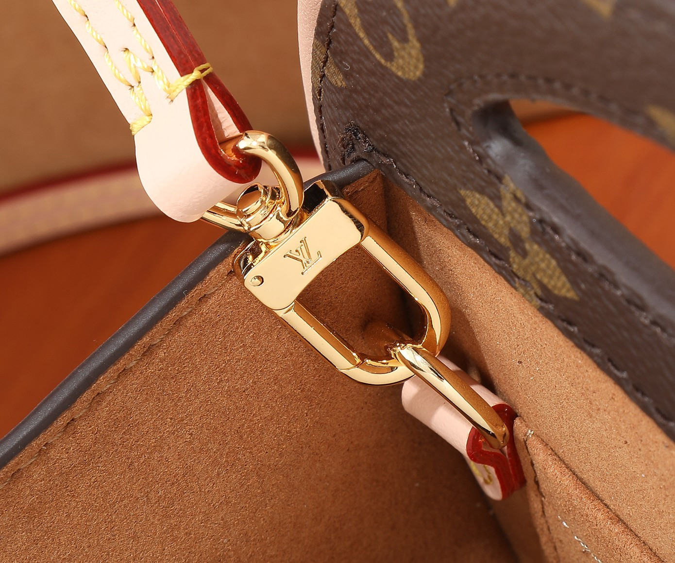 LV Around Me PM M47117  8.9 x 8.3 x 2.8 inches