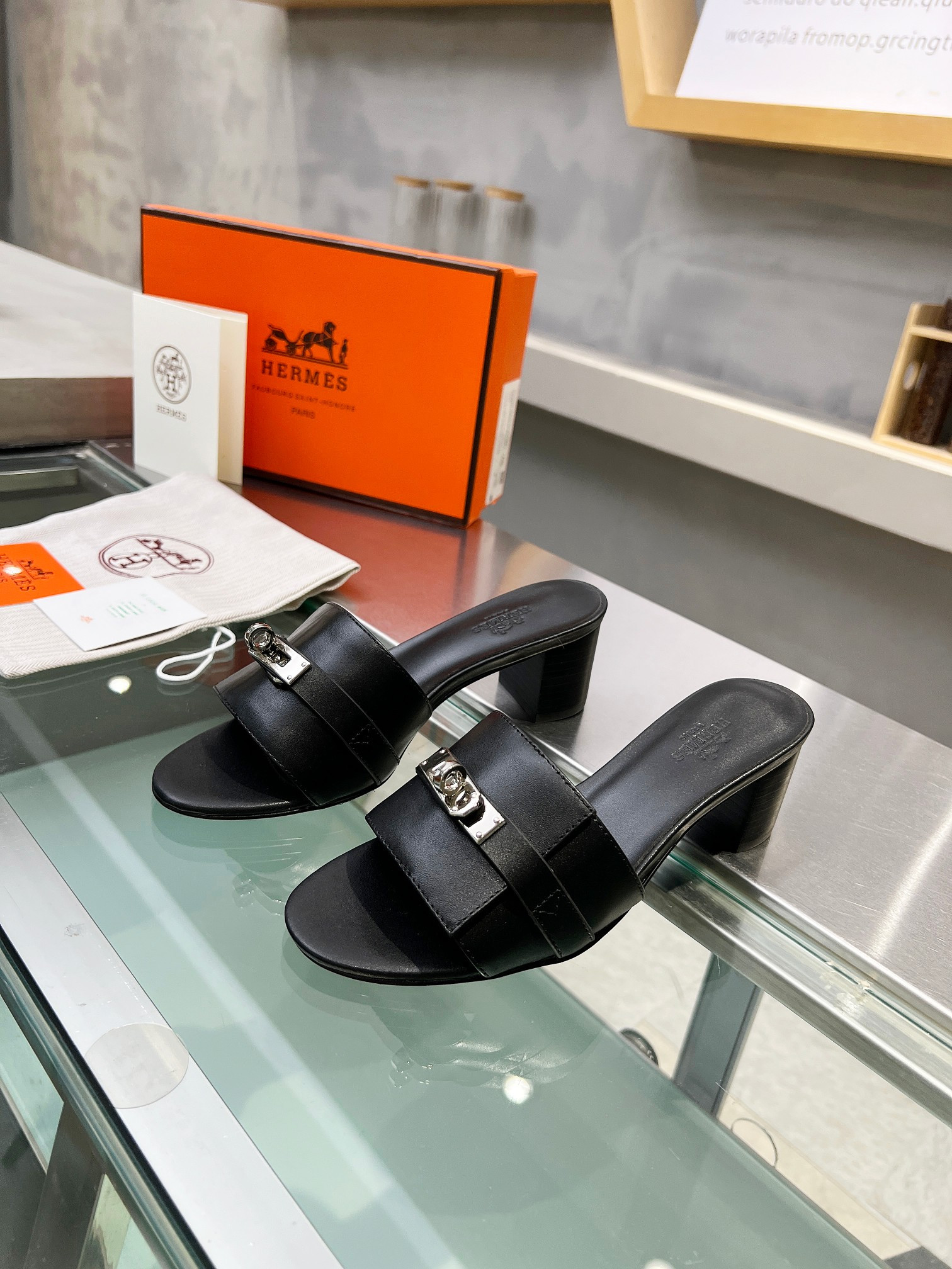 UA H**me5 Gigi 50 sandal