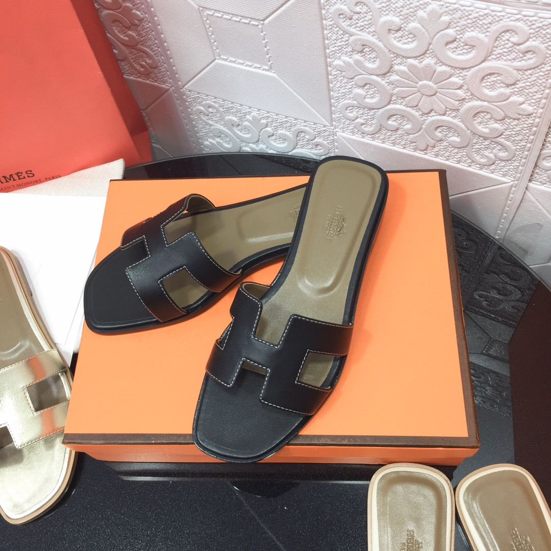 UA H**me5 Oran sandal
