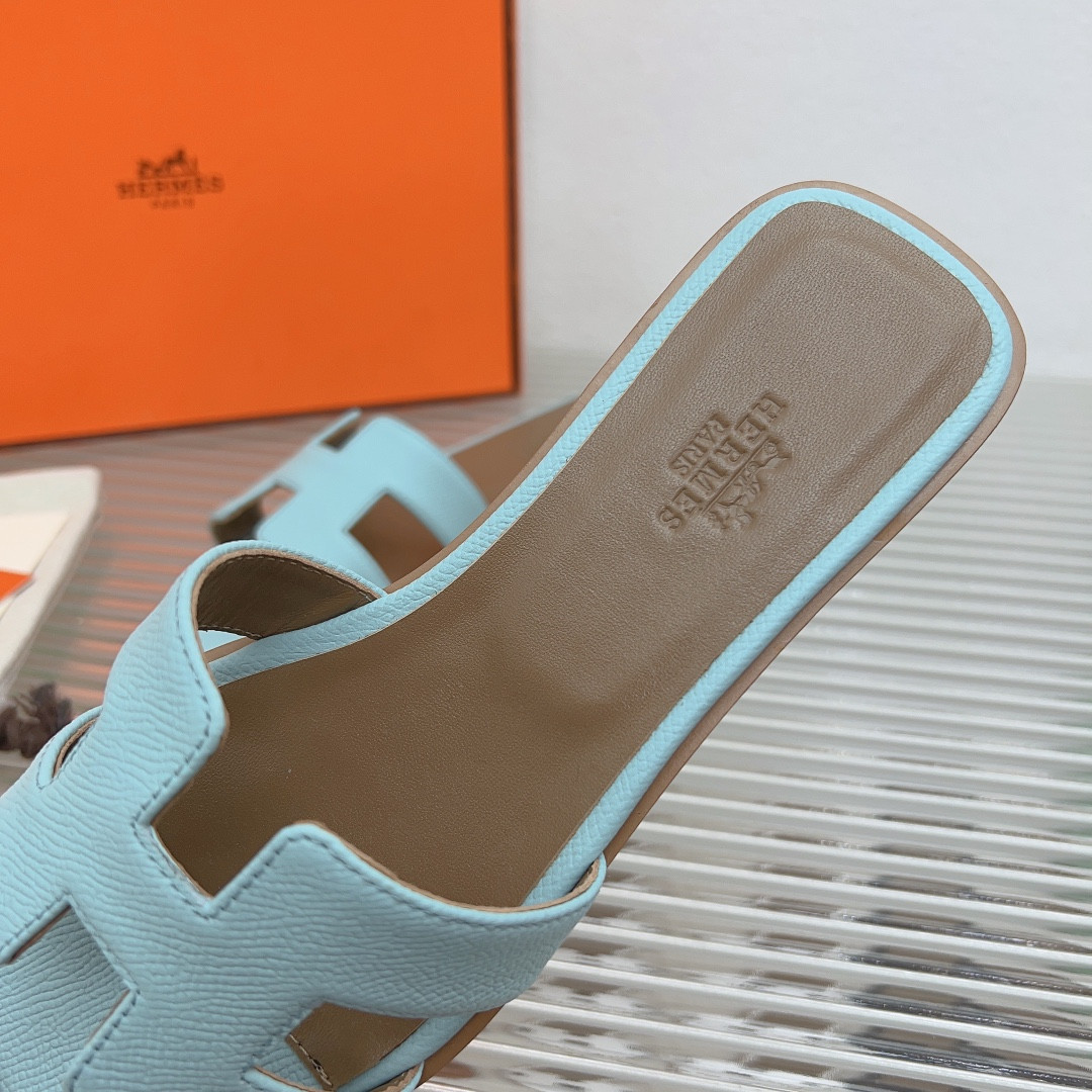 UA H**me5 Oran sandal