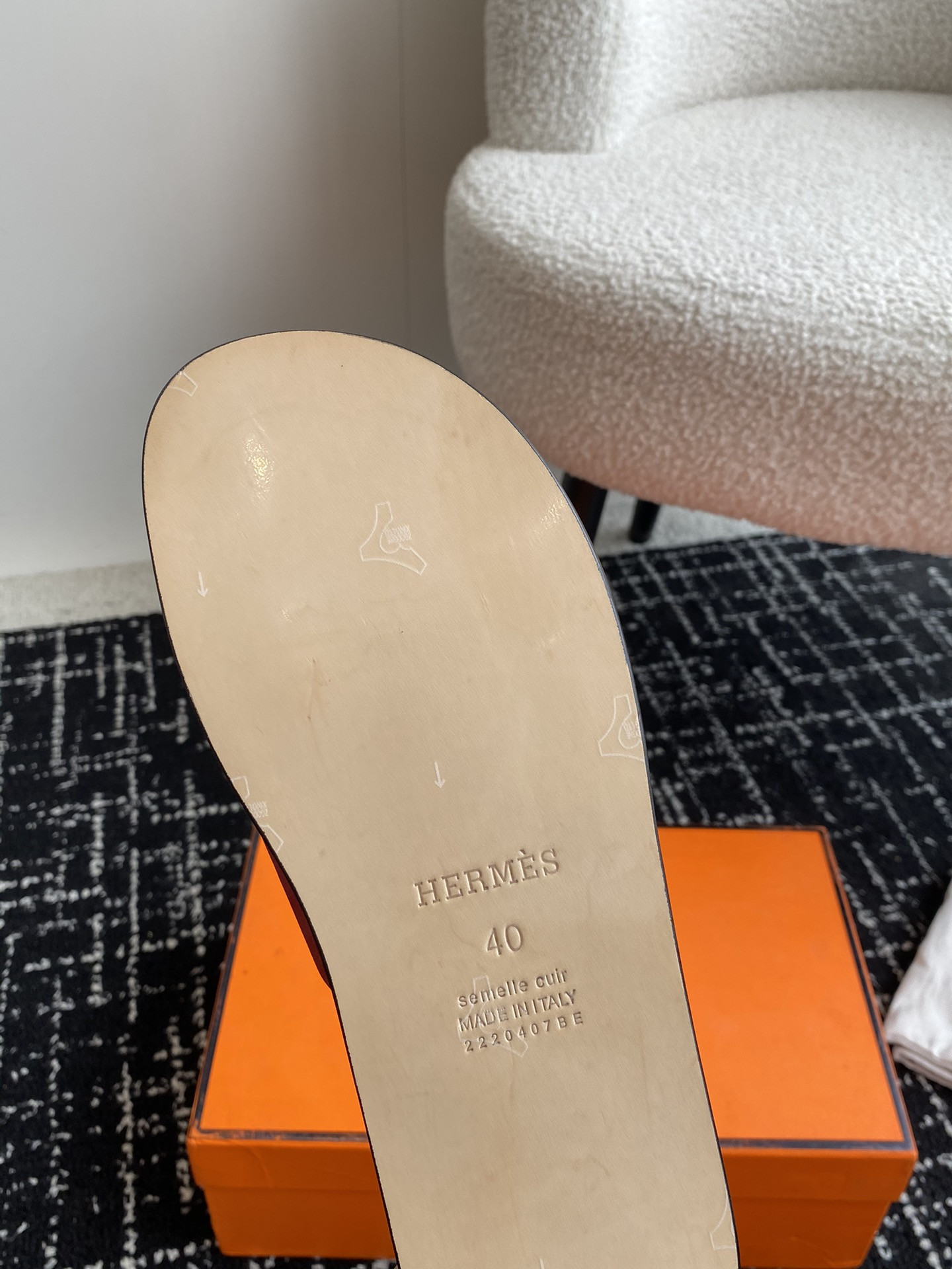 UA H**me5 Izmir sandal