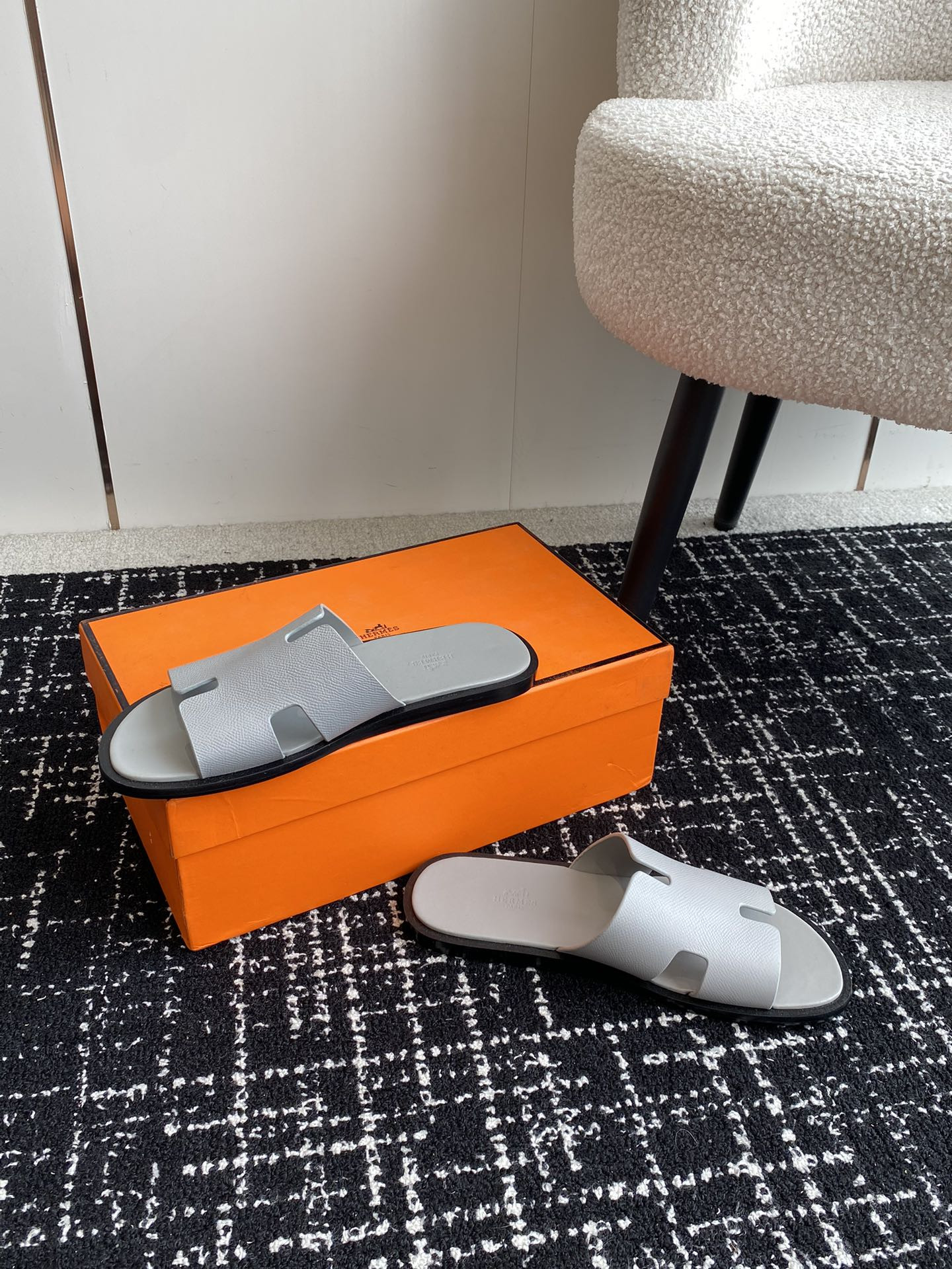 UA H**me5 Izmir sandal