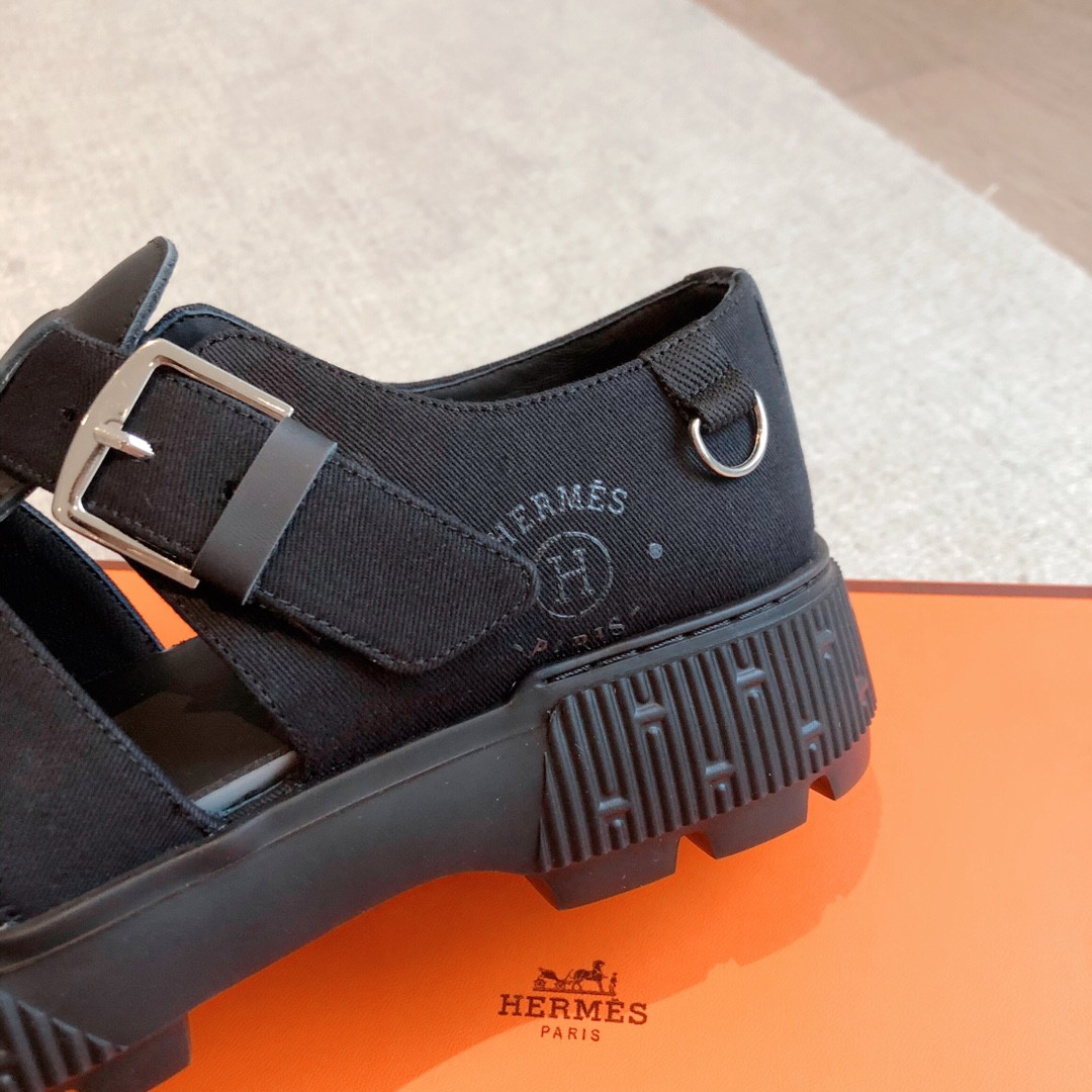 UA H**me5 Item sandal