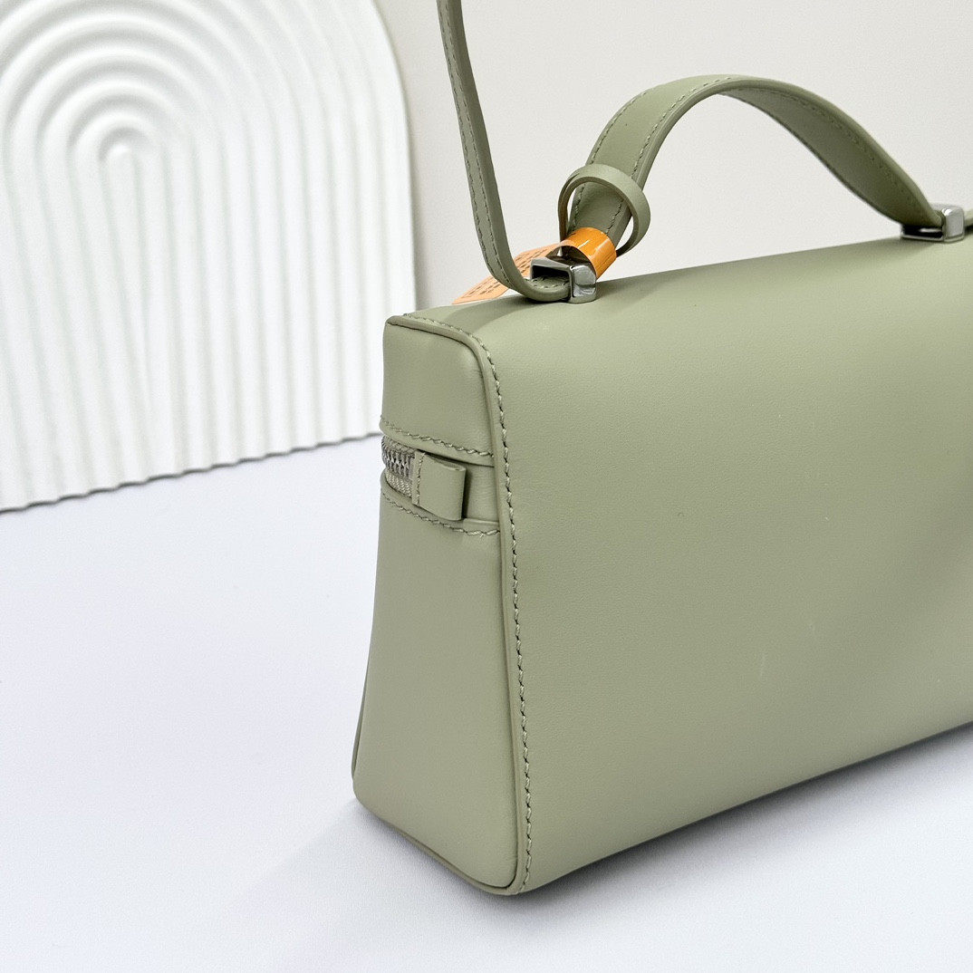L0r0 P1ana Extra Pocket L19  Smooth Calfskin 11 x 19 x 6.5 cm