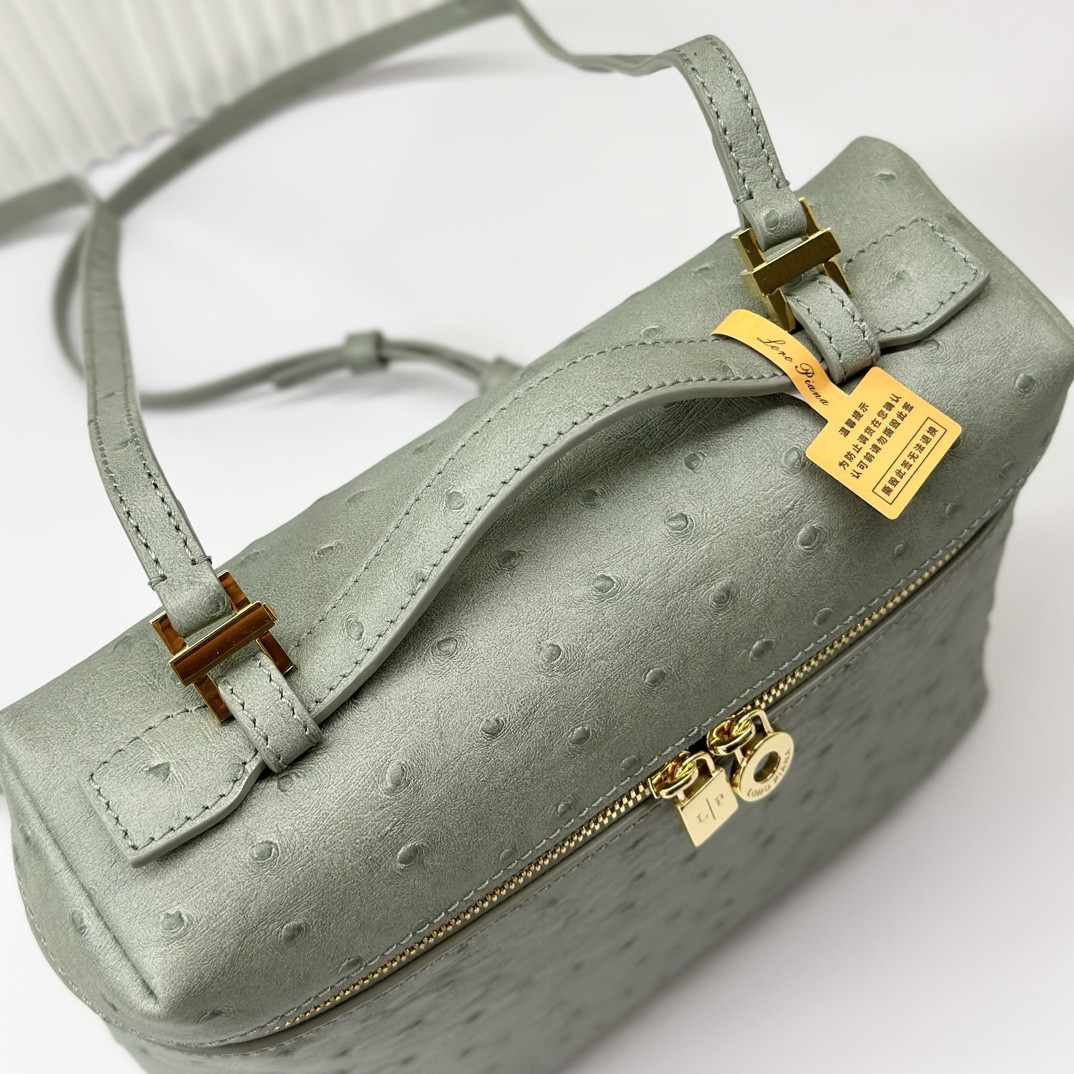L0r0 P1ana Extra Pocket backpack L23.5 Ostrich-grained Leather 23 x 21 x 8 cm