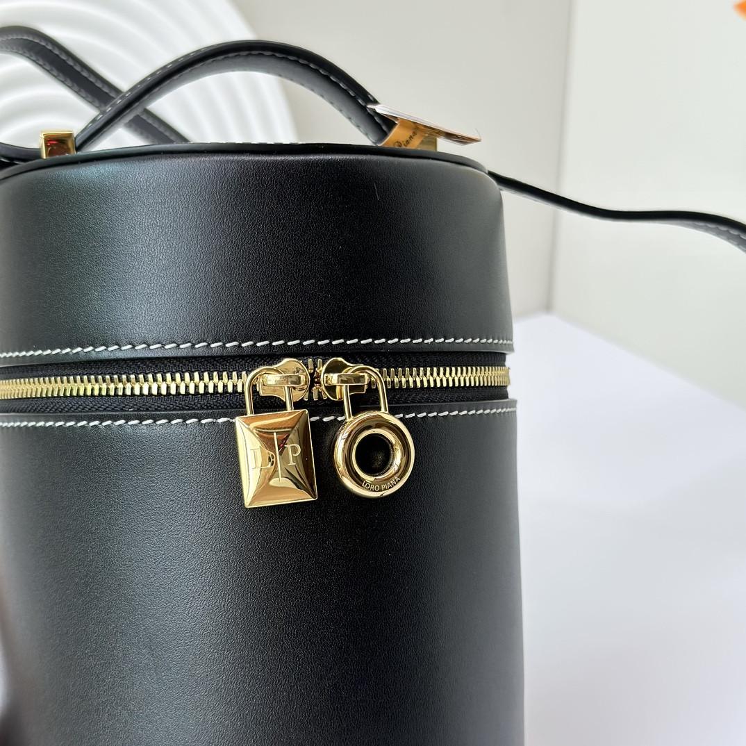 L0r0 P1ana Extra Case Smooth Calfskin 12 x16 x12cm
