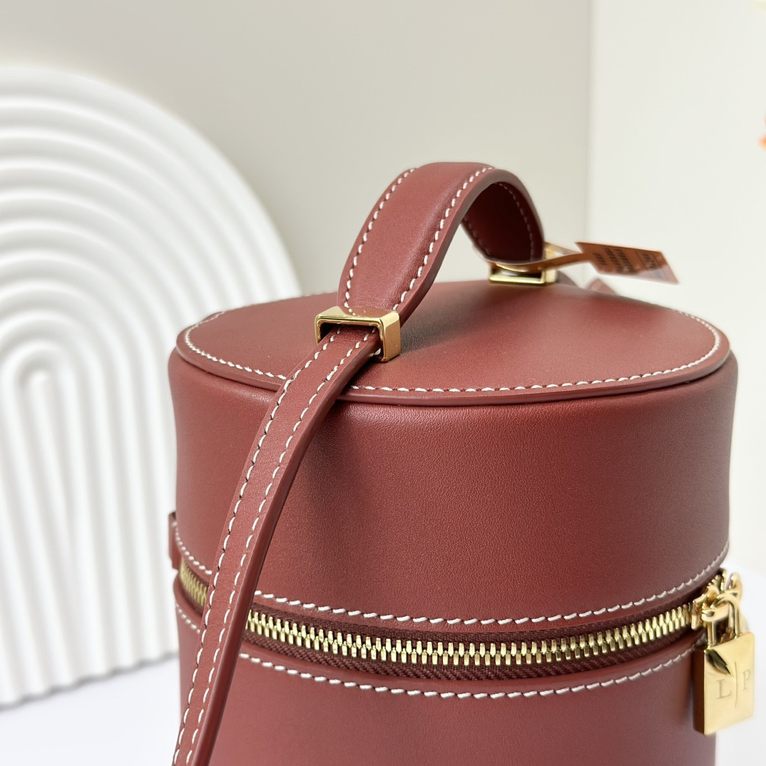 L0r0 P1ana Extra Case Smooth Calfskin 12 x16 x12cm