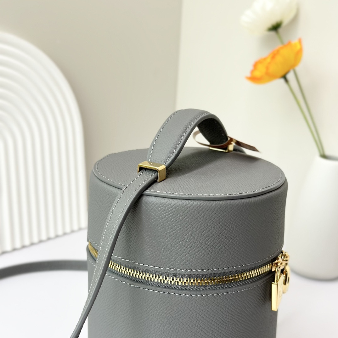 L0r0 P1ana Extra Case Textured Calfskin 12 x16 x12cm