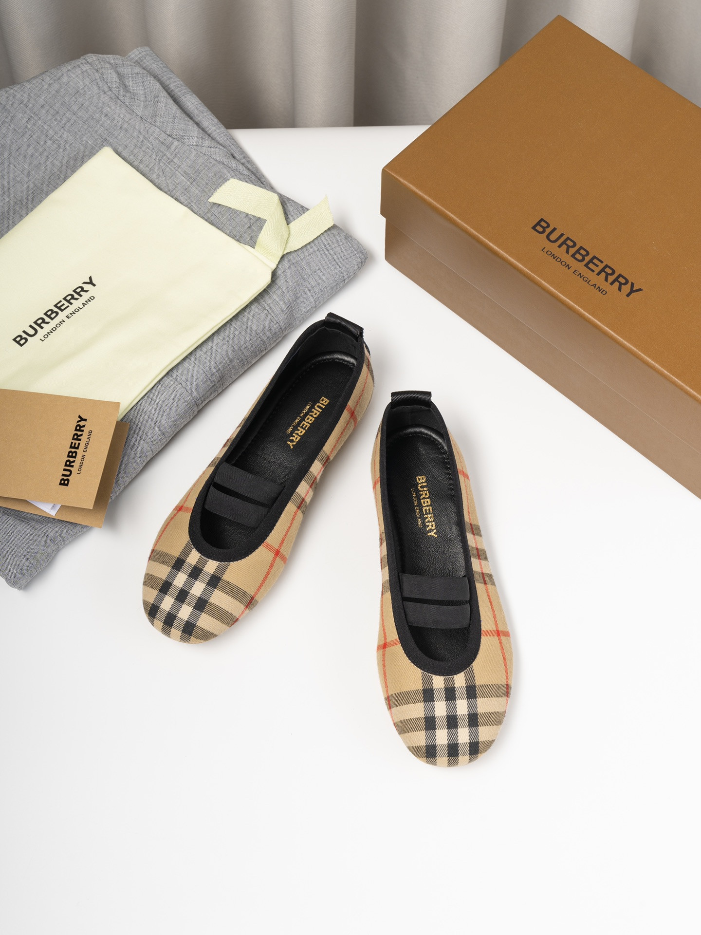 UA Bv*b*rry Check Mary Jane Flats