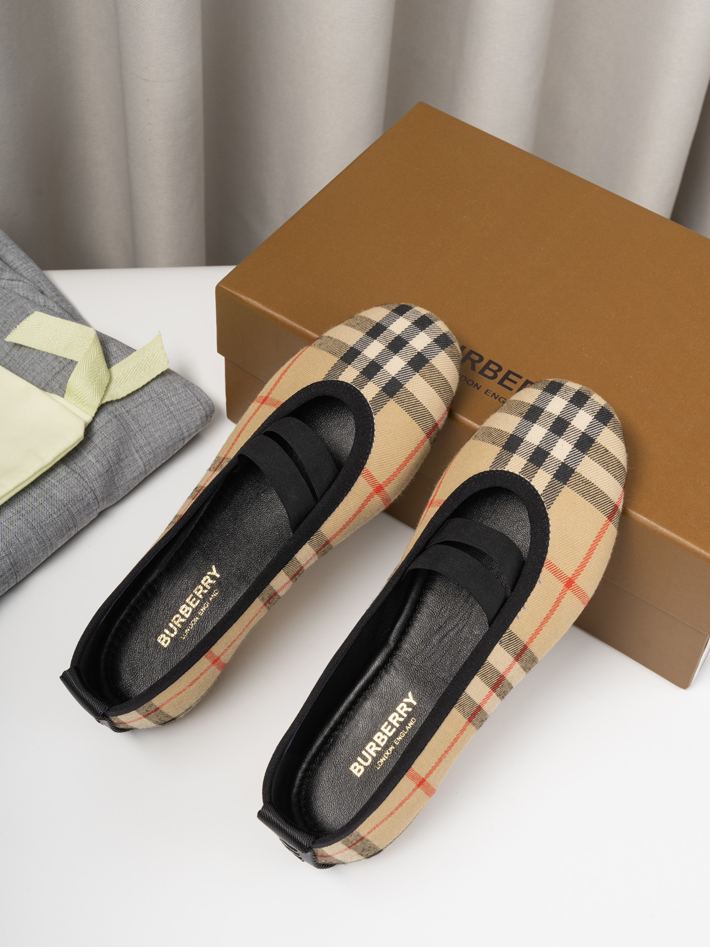 UA Bv*b*rry Check Mary Jane Flats