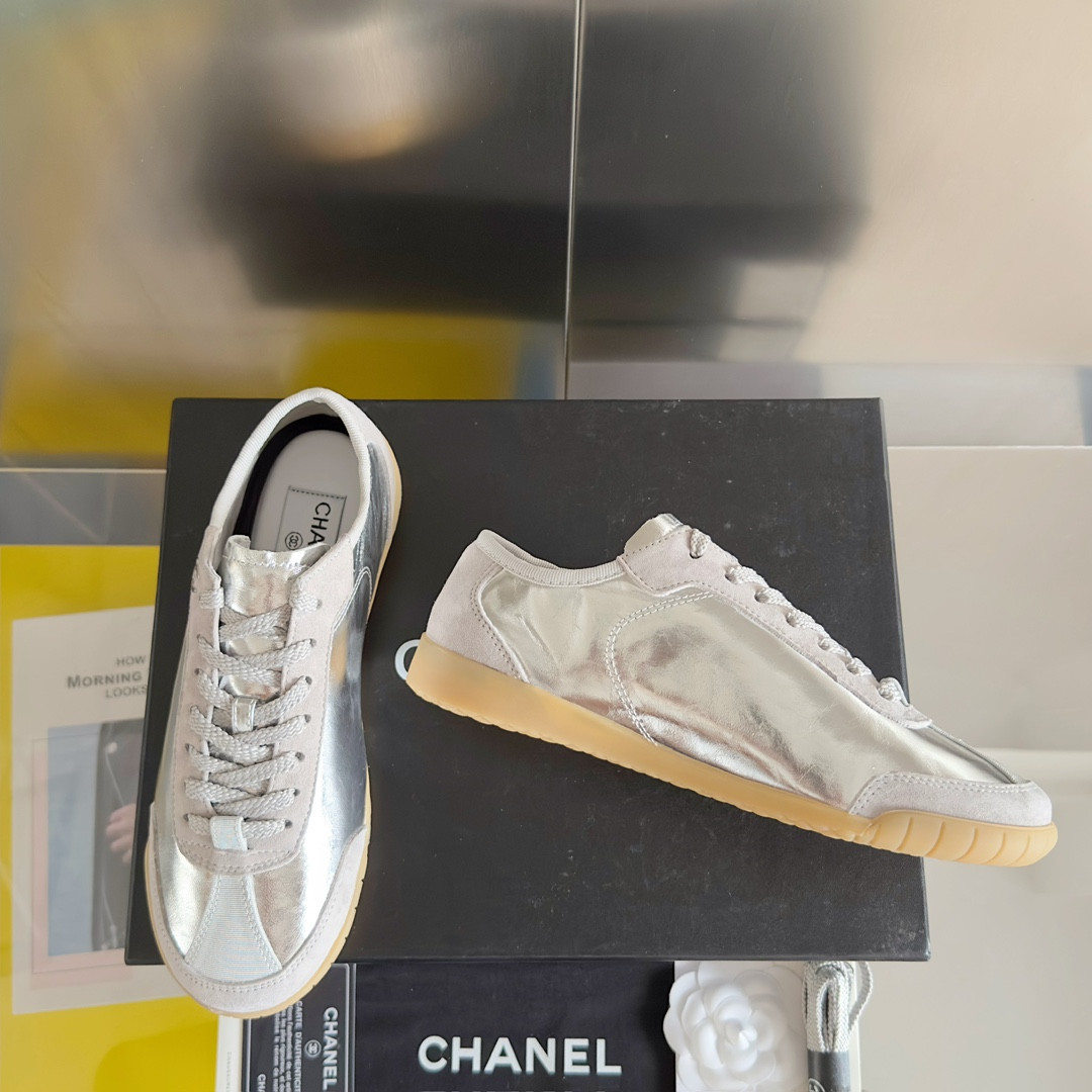 UA Ch**el SNEAKER