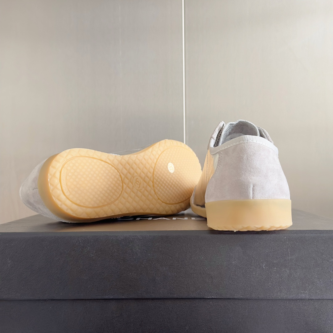 UA Ch**el SNEAKER