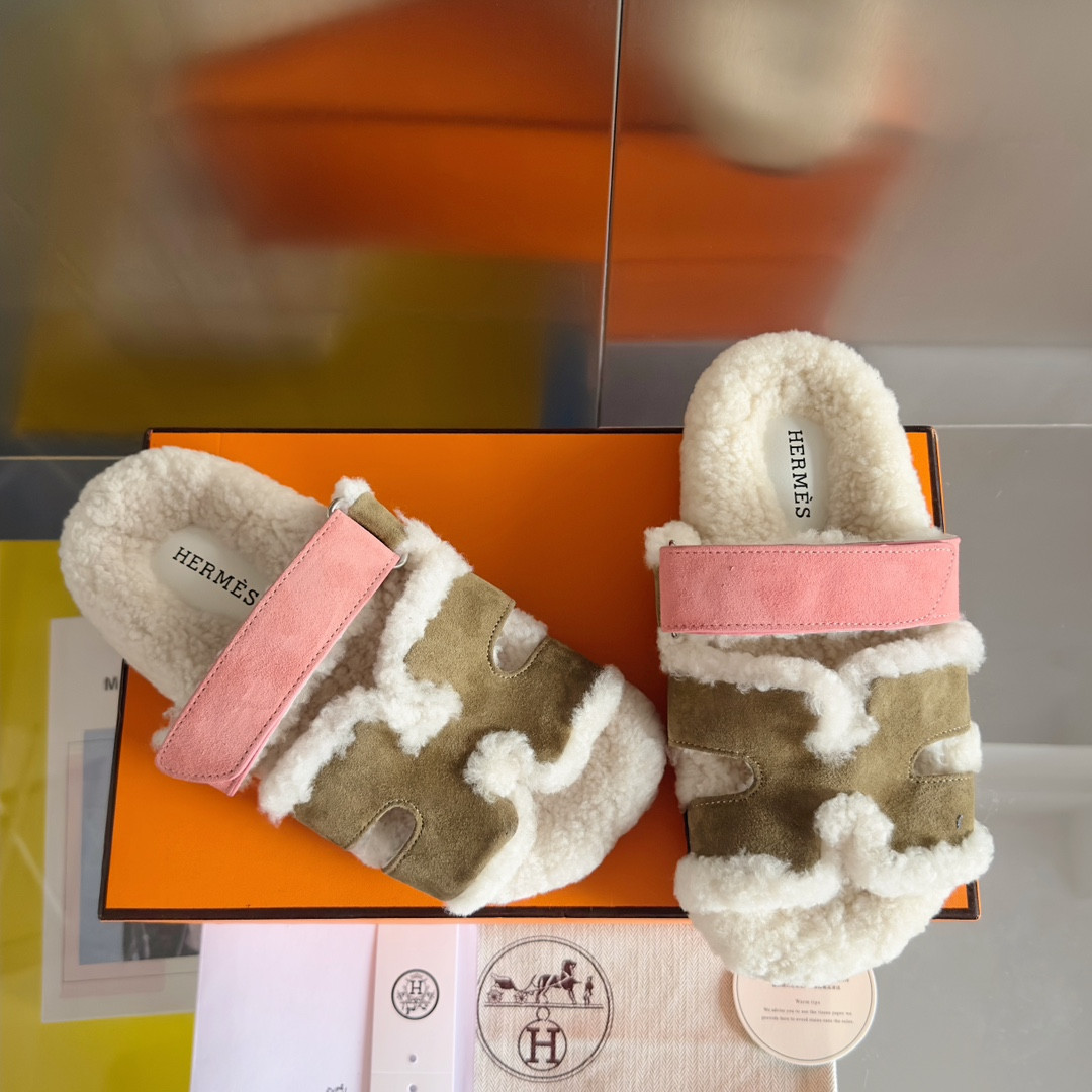 UA H**me5 Chypre sandal