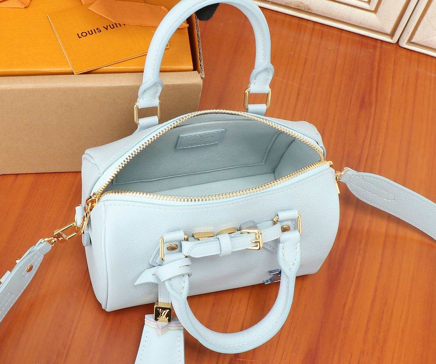 LV Speedy 18  M24604 18x12.5x11CM